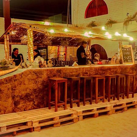 Planet Om Hotel Ика Екстериор снимка